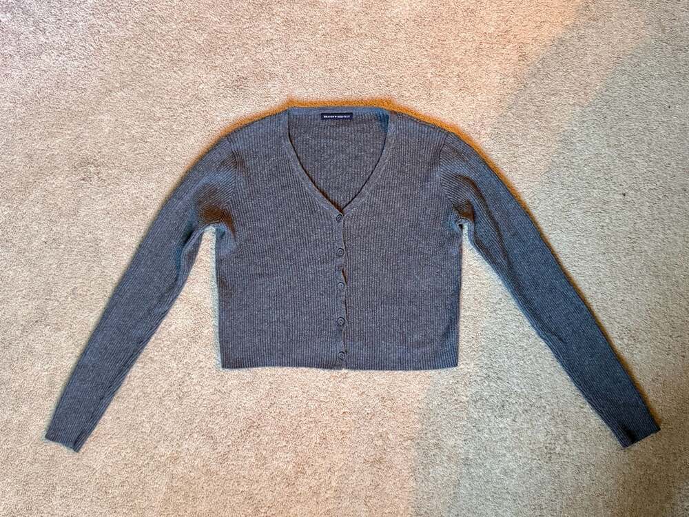 Brandy Melville Gray Ribbed Cropped Cardigan Long Sleeve Soft Girl Top
